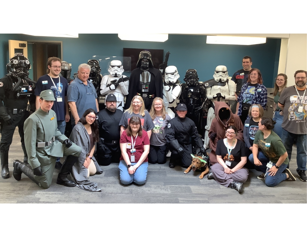 Stars Wars cosplayers dressed as Stormtroopers, C-3PO, Jawas, etc.